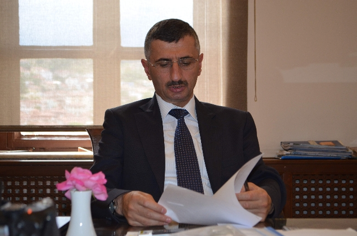 Kastamonu Valisi Erdoğan Bektaş;