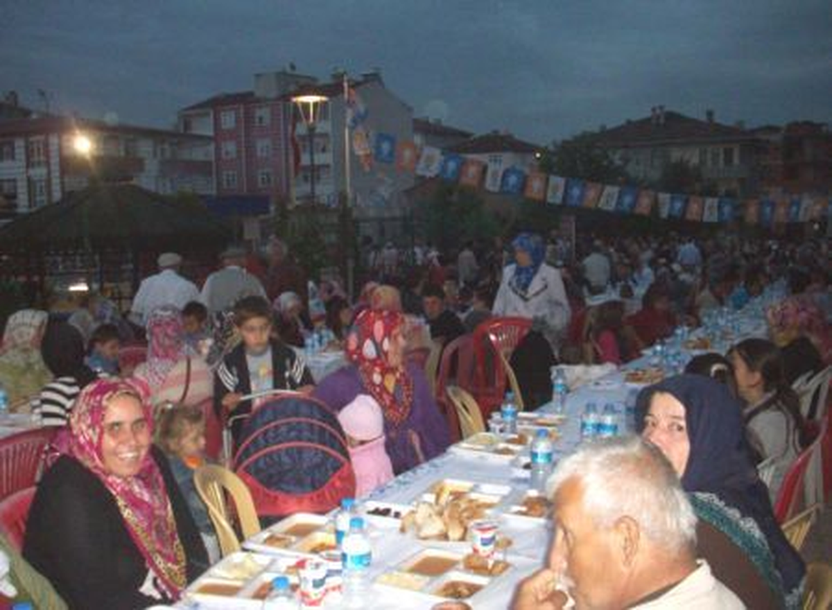 Kavak\'ta AK Parti İlçe Teşkilatından İftar