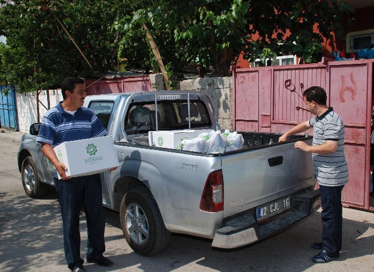 Meram Belediyesi\'nden 5 Bin Aileye Gıda Paketi