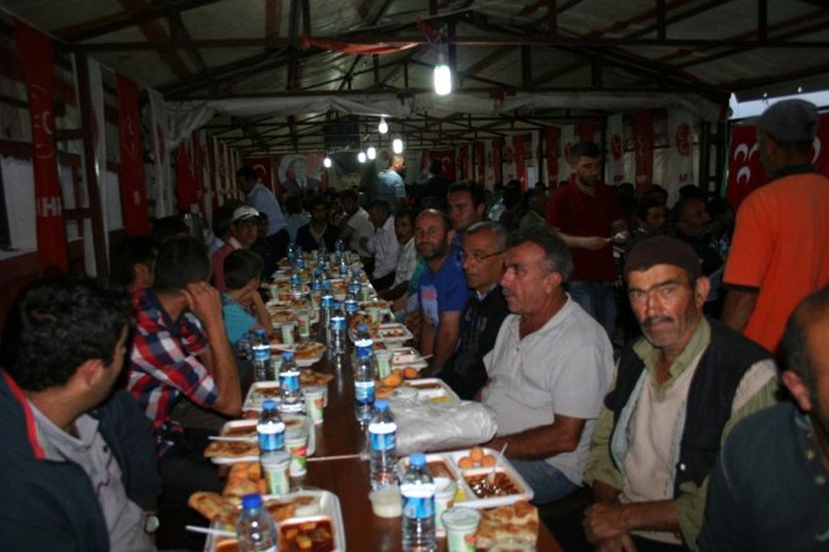 MHP Genel Başkan Yardımcısı Atilla Kaya, Kars\'ta Vatandaşlarla İftarda Bir Araya Geldi