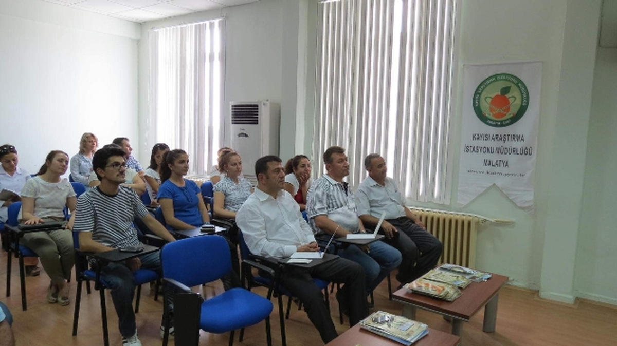 Milletvekili Ağbaba\'dan Kayısı Araştırma İstasyonuna Ziyaret
