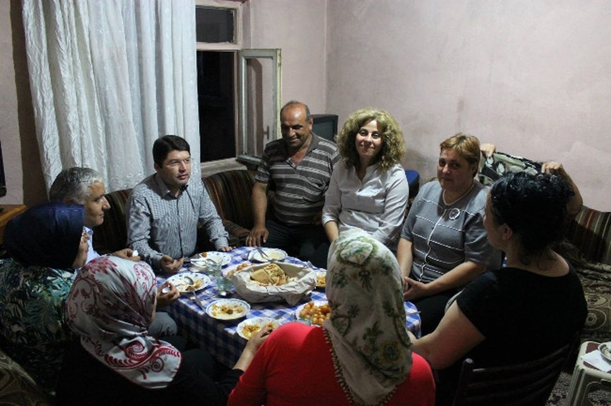 Milletvekili Tunç\'tan Çat Kapı İftar
