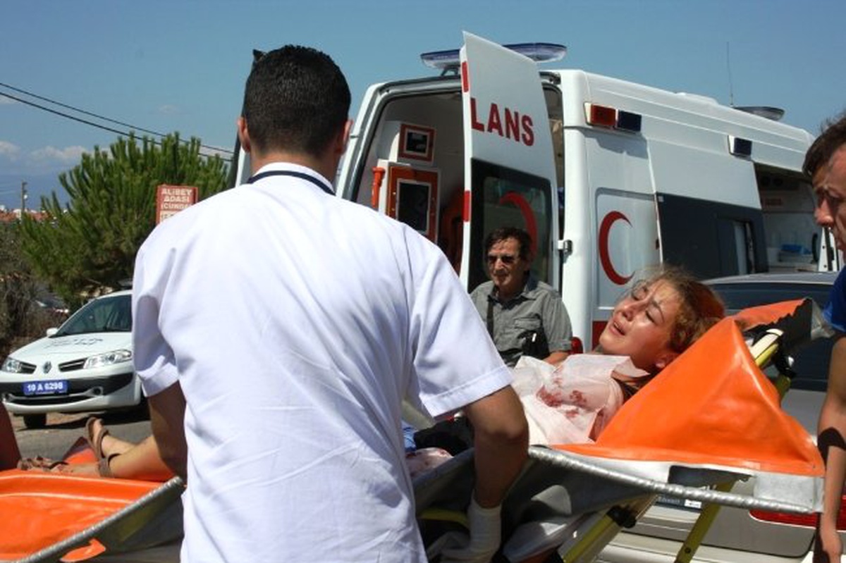 Motosikletle Otomobil Çarpıştı: 1 Yaralı