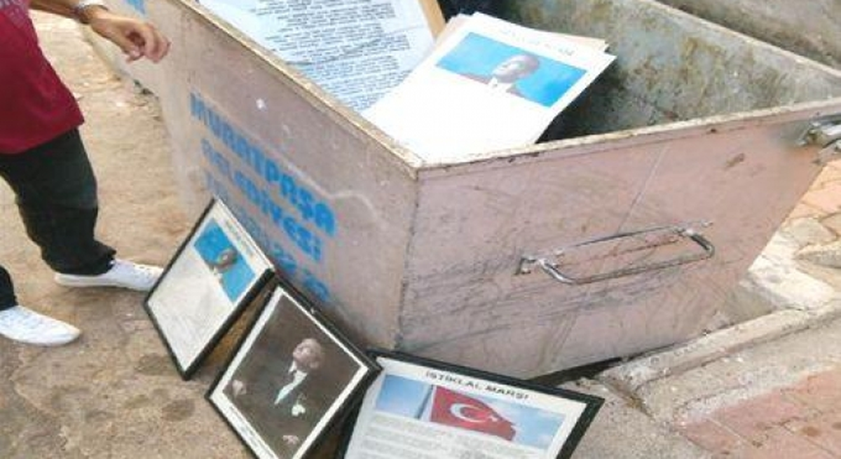 Okul Temizliğinde Atatürk Posterleri Çöpe Atıldı!