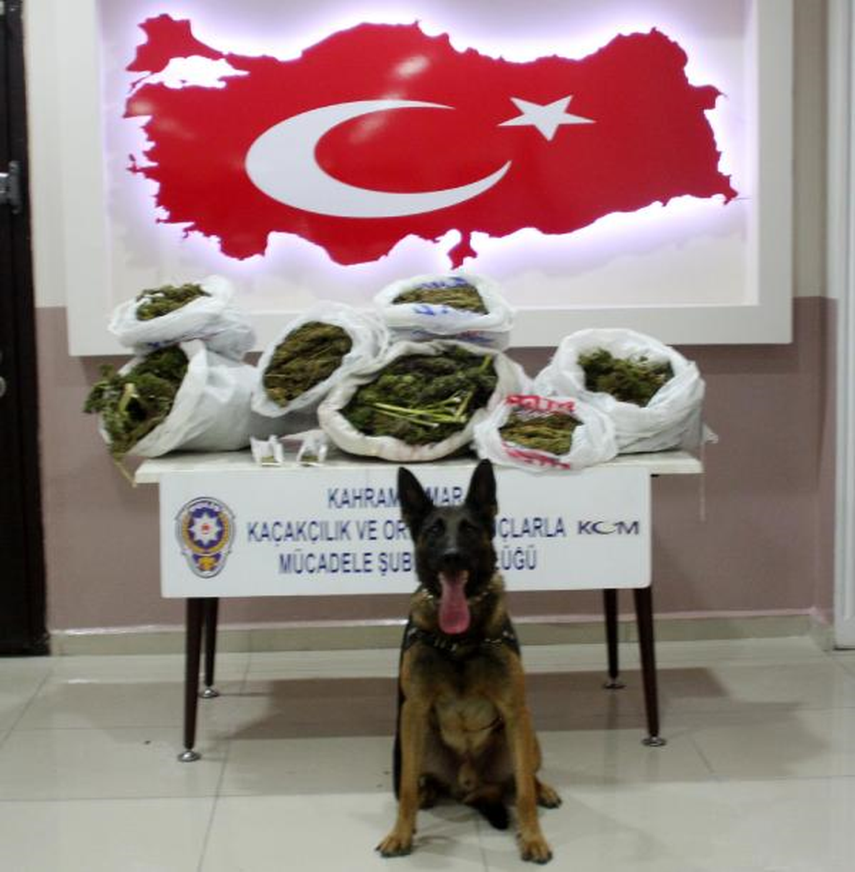 Otomobilde 92 Kilo 350 Gram Esrar Ele Geçirildi