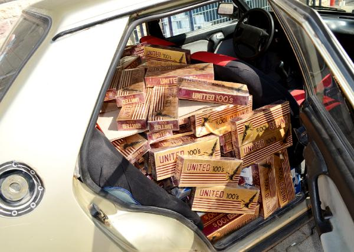 Otomobilden 6 Bin 940 Paket Kaçak Sigara Çıktı