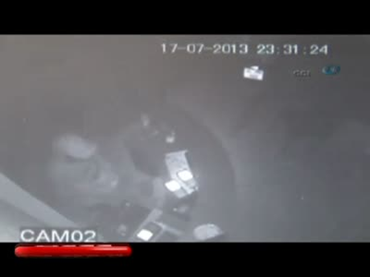 Pizza Dükkanına Giren Hırsız Kendini Ele Verdi