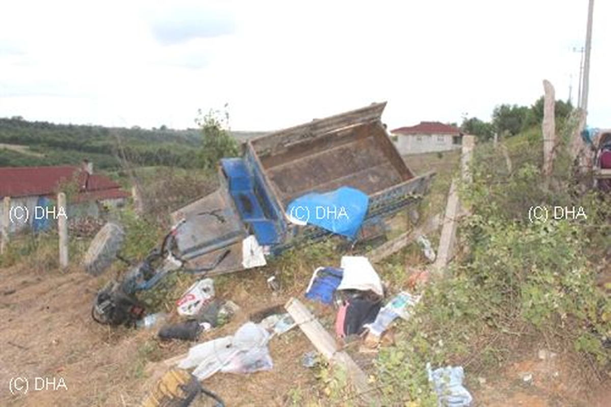 Sakarya\'da Tarım Aracı Devrildi: 5 Yaralı