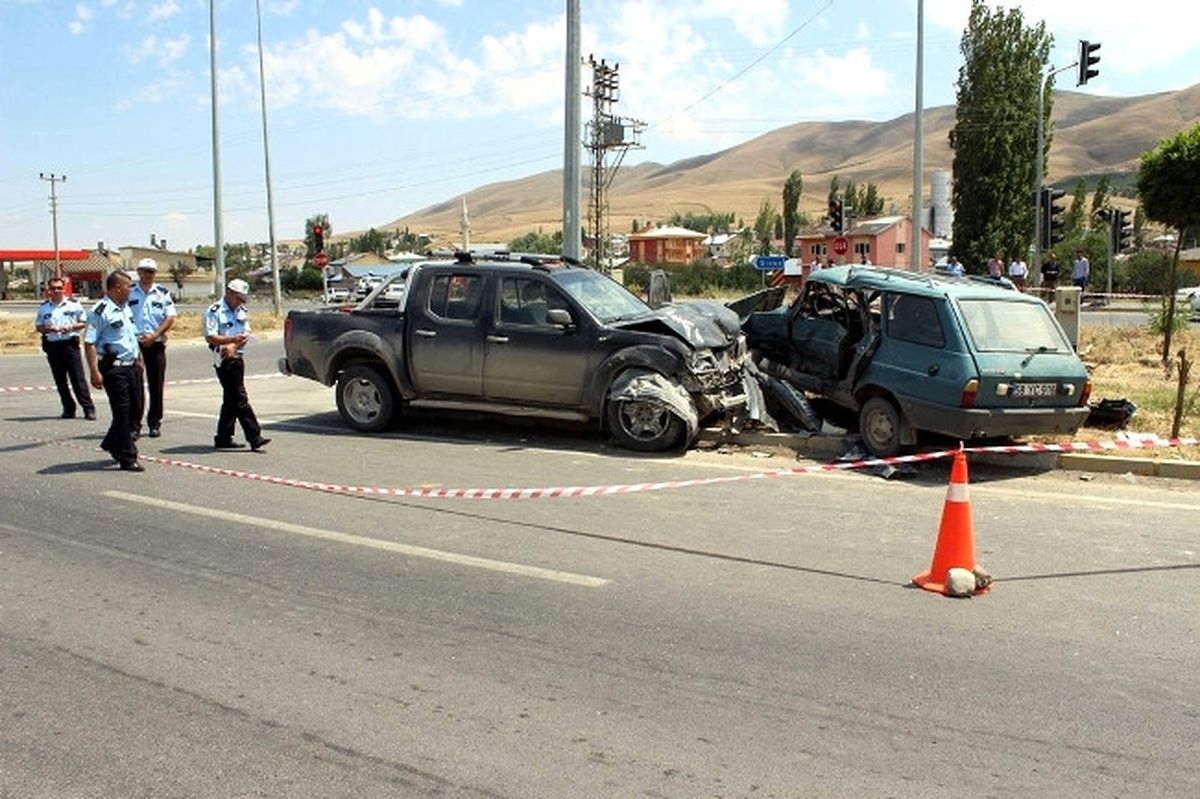 Sivas\'ta Trafik Kazası: 1 Ölü, 1 Yaralı
