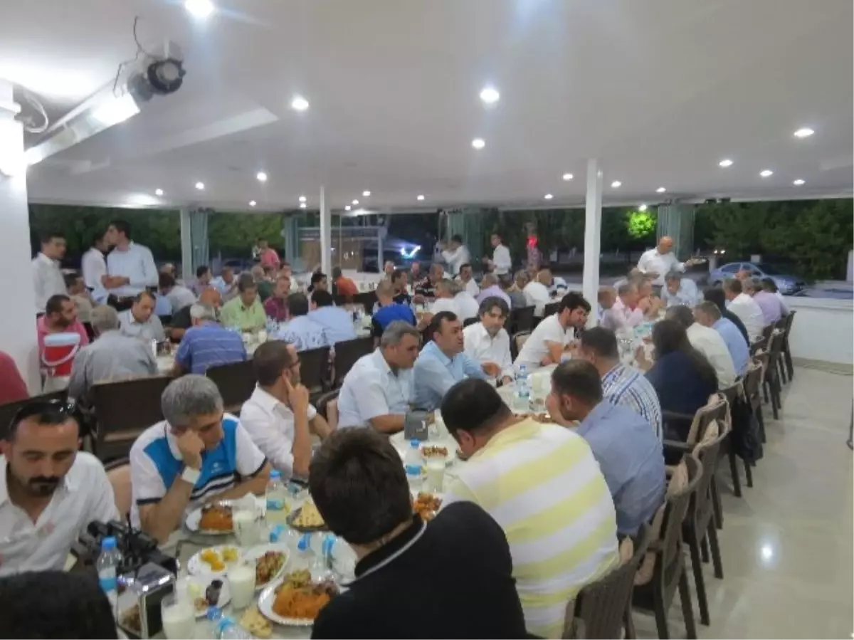 Siyasiler ve İş Dünyası İftarda Buluştu