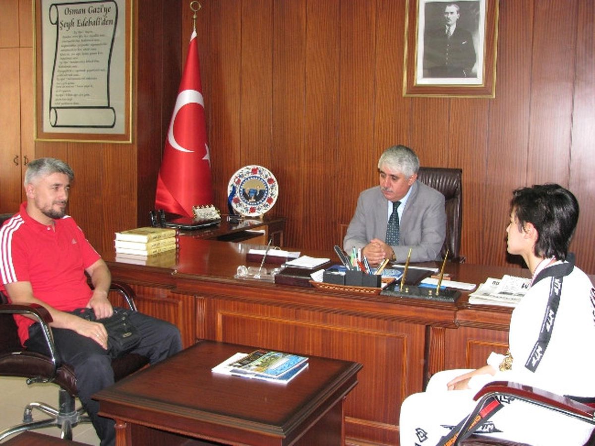 Sorgun Belediye Başkanı Ahmet Şimşek\'ten Başarılı Sporcuya Ödül