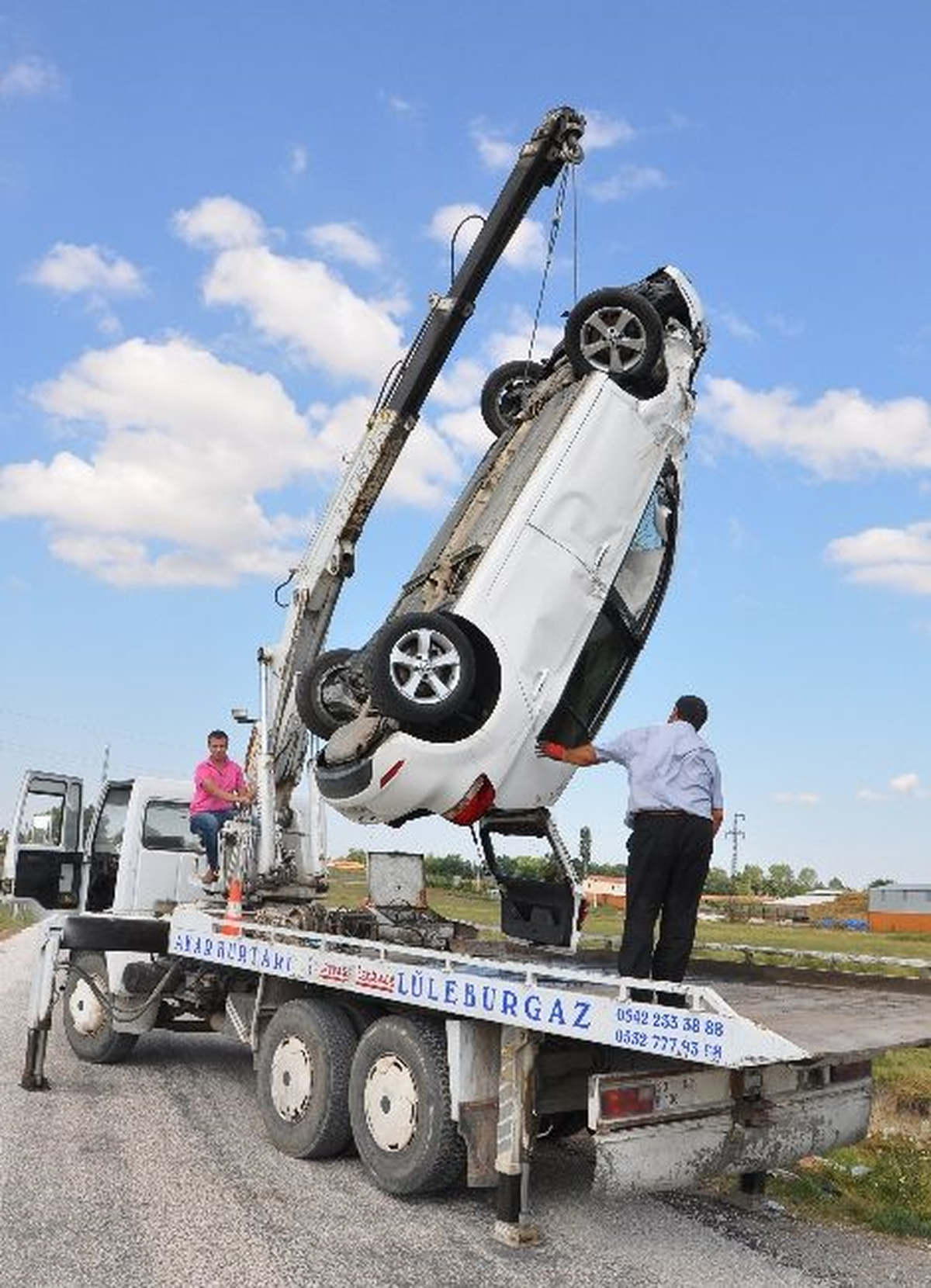 Sulama Kanalına Uçan Otomobildeki 2 Kişi Öldü