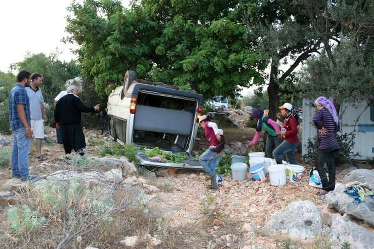 Tarım İşçilerini Taşıyan Minibüs Devrildi: 16 Yaralı