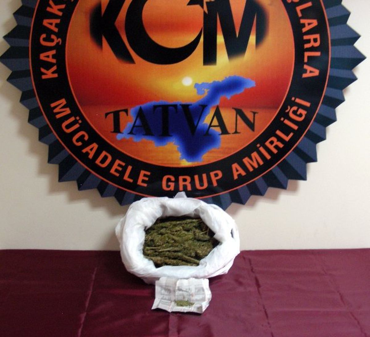 Tatvan\'da 900 Gram Esrar Ele Geçirildi