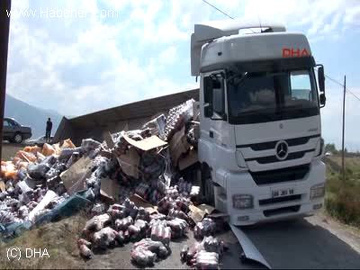 Tır Devrildi 26 Ton İçecek Etrafa Dağıldı