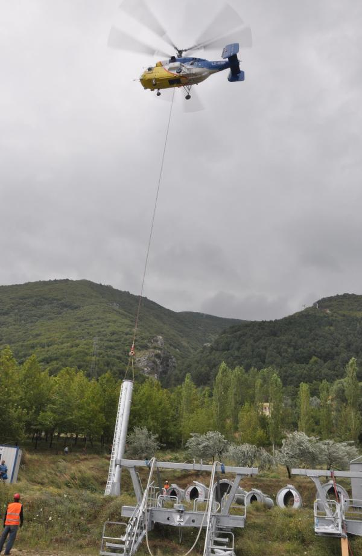 Uludağ\'da Helikopterli Teleferik Hattı Çekimi