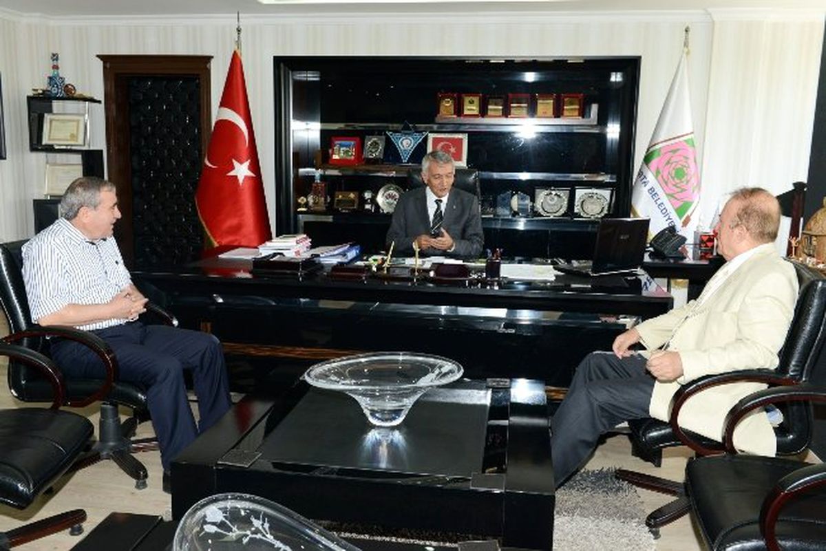 Vali Oğuz\'dan İlk Veda Ziyareti Belediyeye