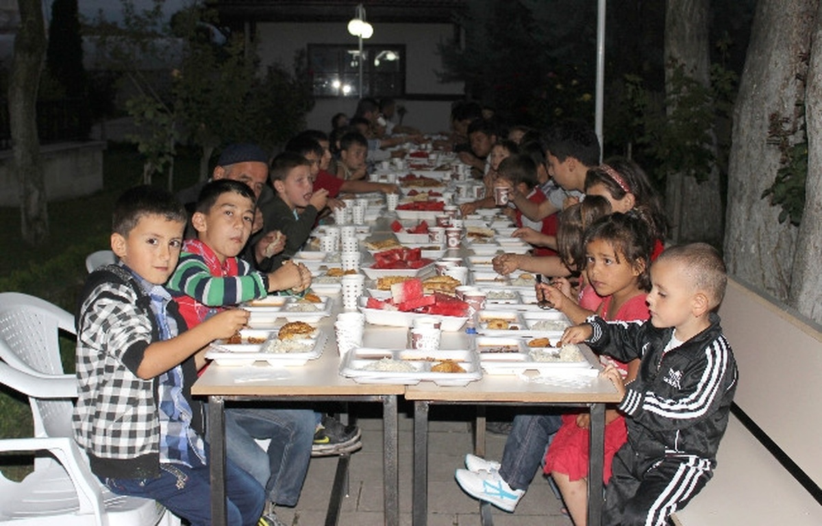 Yaz Kuran Kursu Öğrencilerine İftar Yemeği