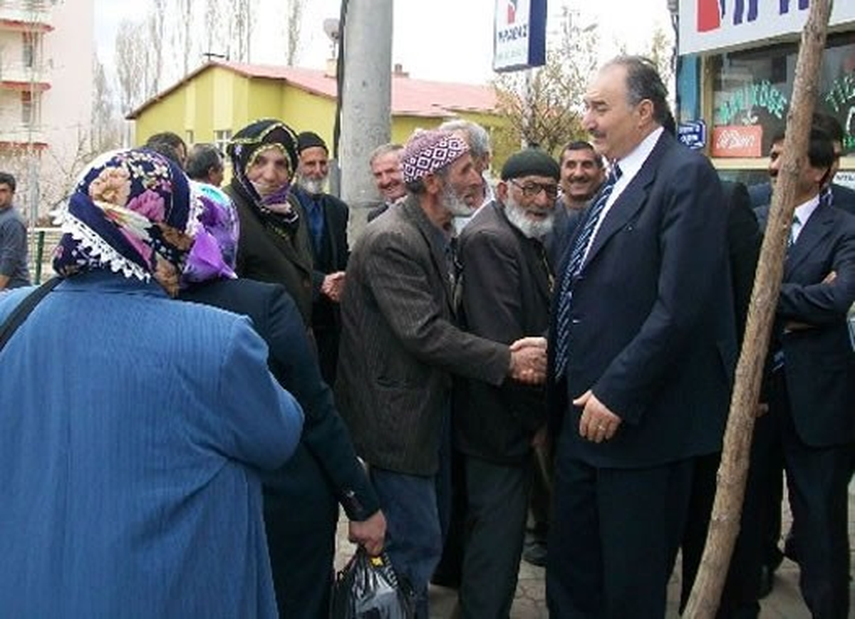 Yılmaz TBMM\'nin de "Adnan Abisi" Oldu