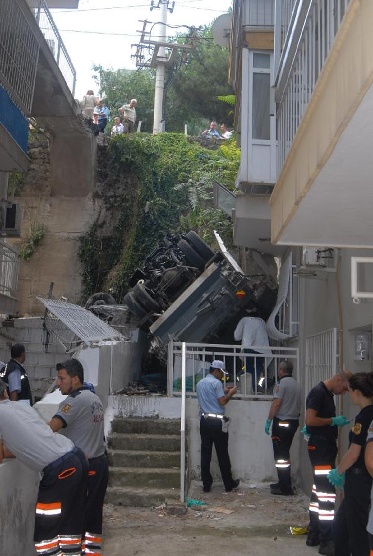 Yokuşta Çöp Kamyonu Faciası: 2 Ölü