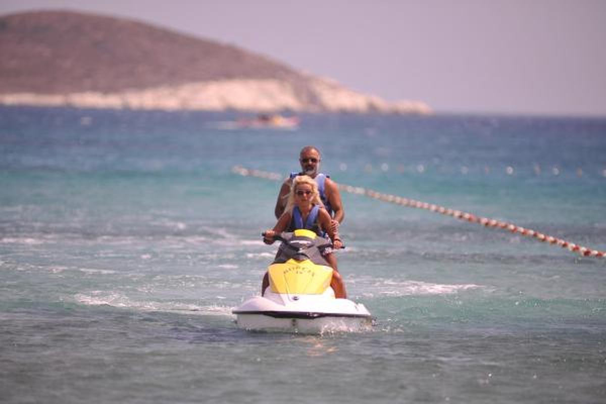 Zümrüt Taşlı Yüzükle Jetskiye Bindi