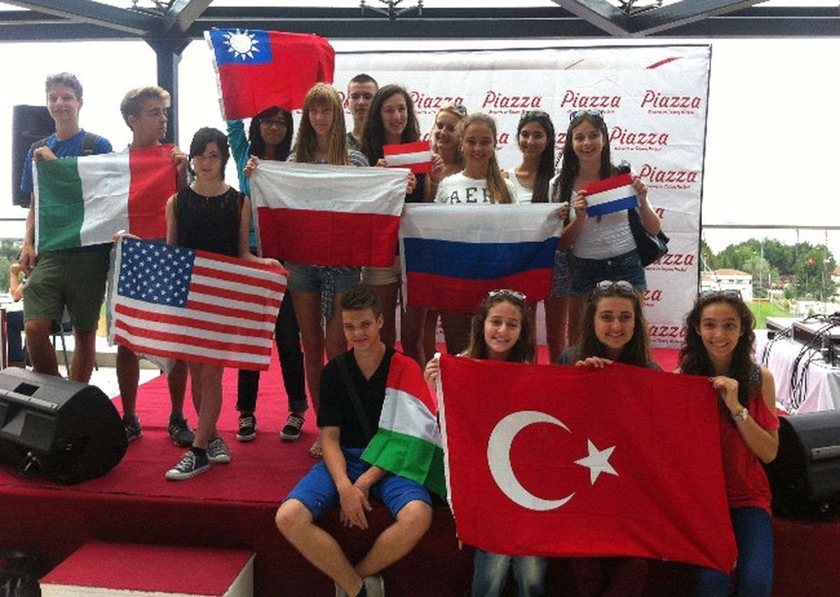 12 Ülkeden 13 Genç Piazza\'da Buluştu