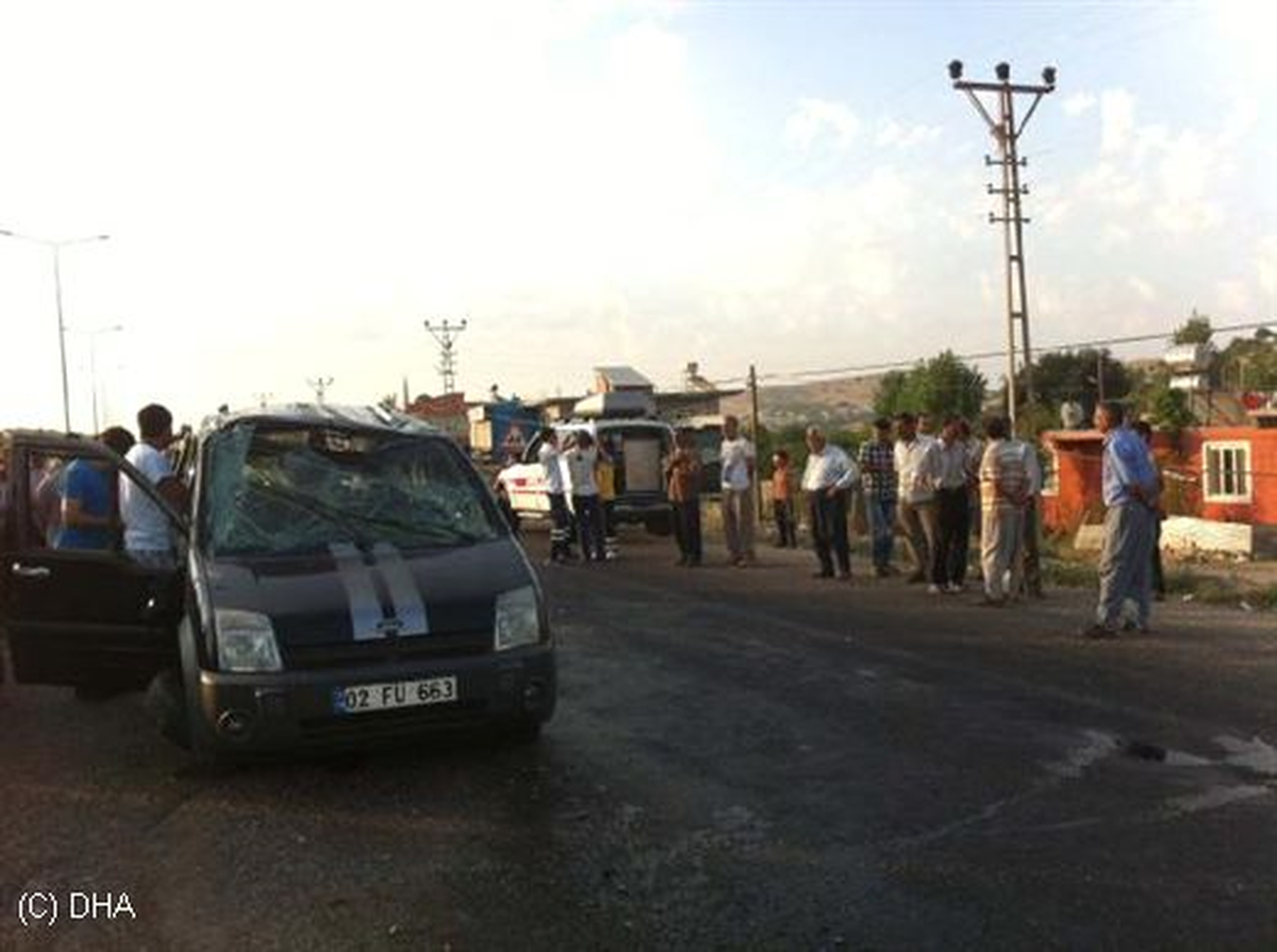 Adıyaman\'da Hafif Ticari Araç Devrildi 7 Yaralı