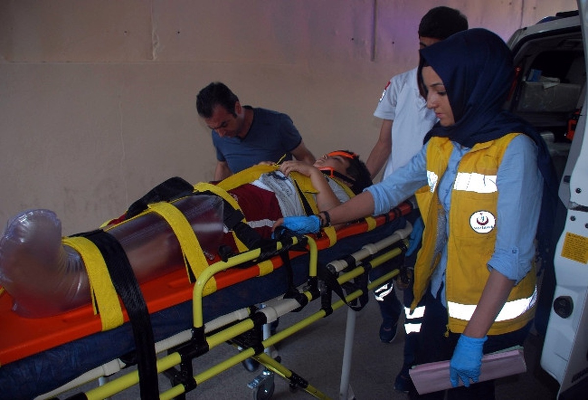 Adıyaman\'da Otomobil Takla Attı: 5 Yaralı