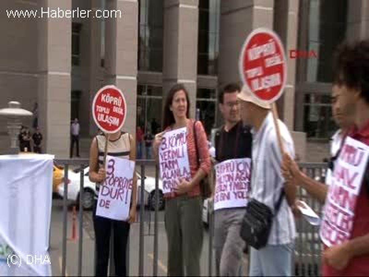 Adliye Önünde 3. Köprü Protestosu
