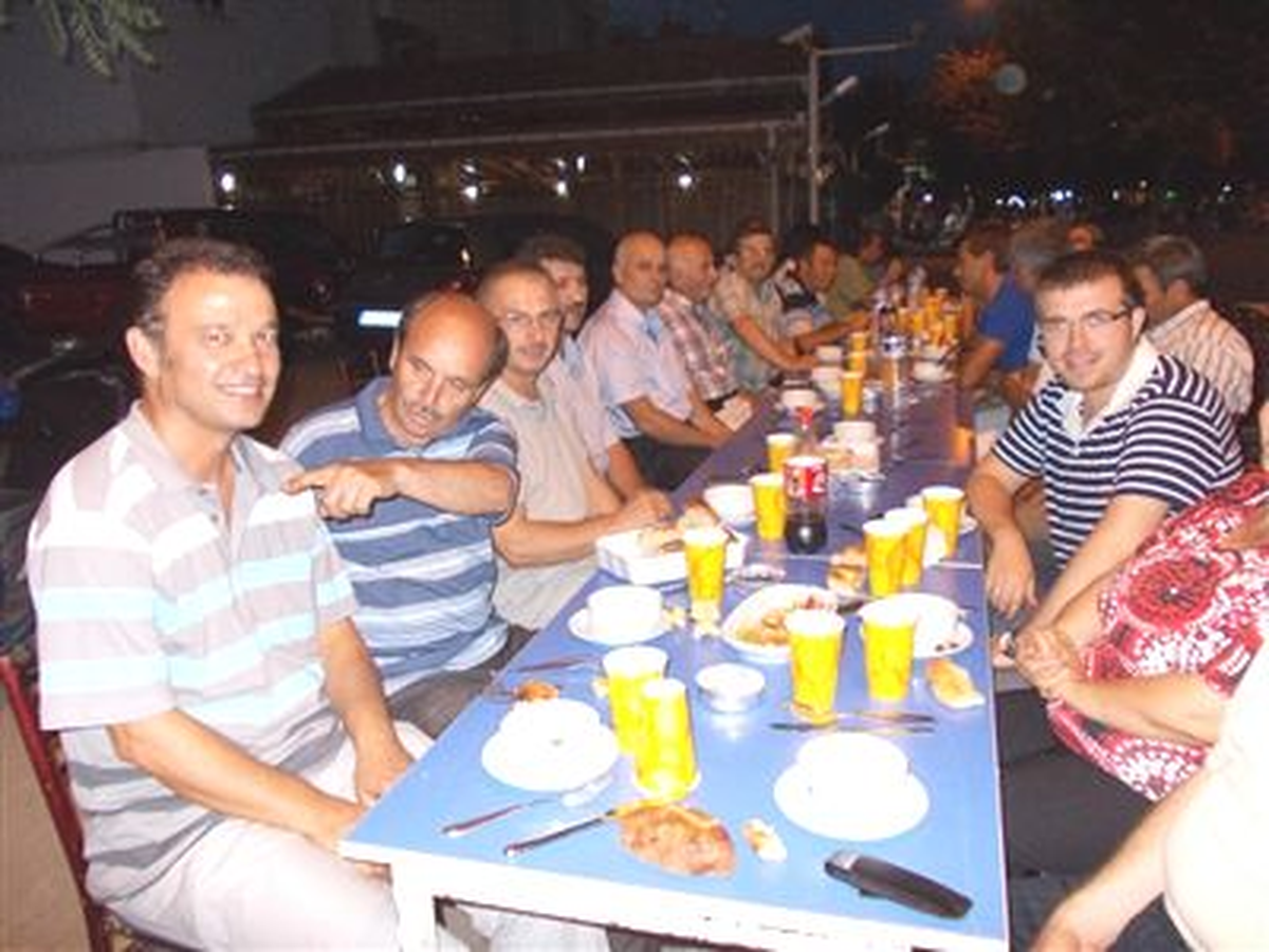AK Parti Şarköy\'de 4 Bin Kişilik İftar Yemeği Verdi
