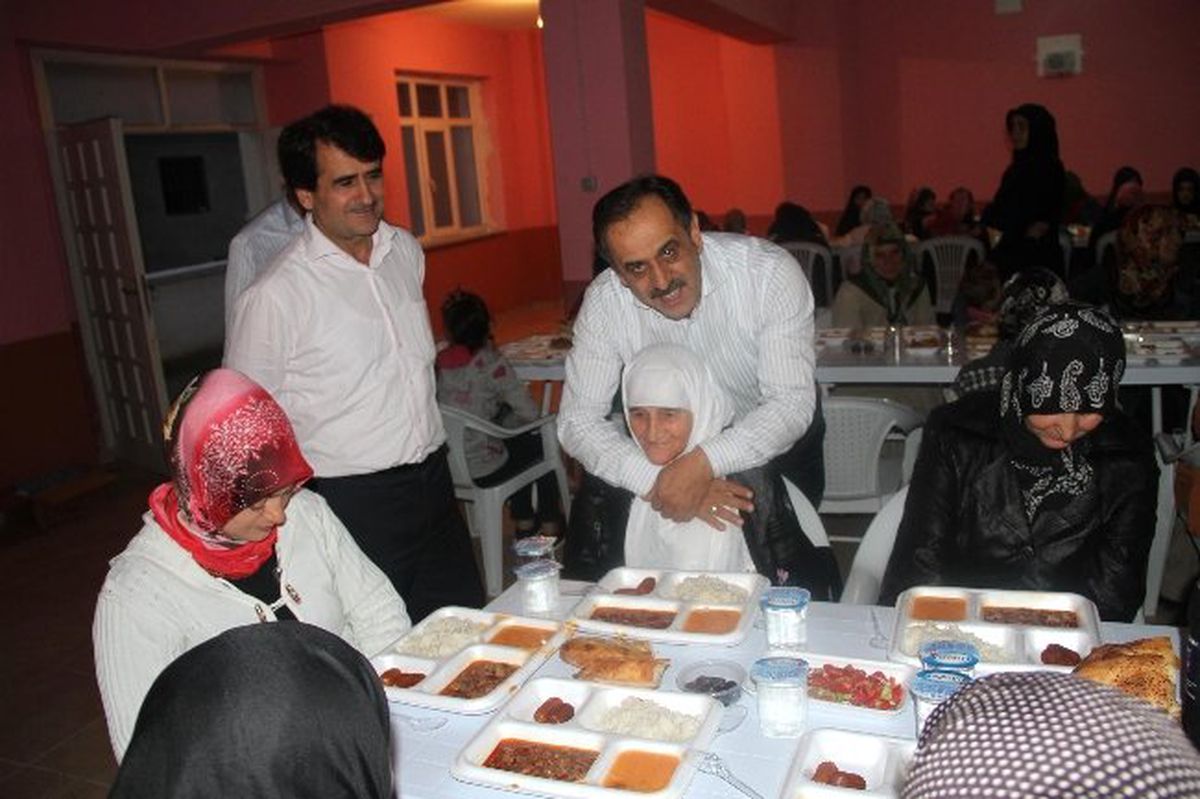 Akyazı Belediyesi Halk İftarları Devam Ediyor