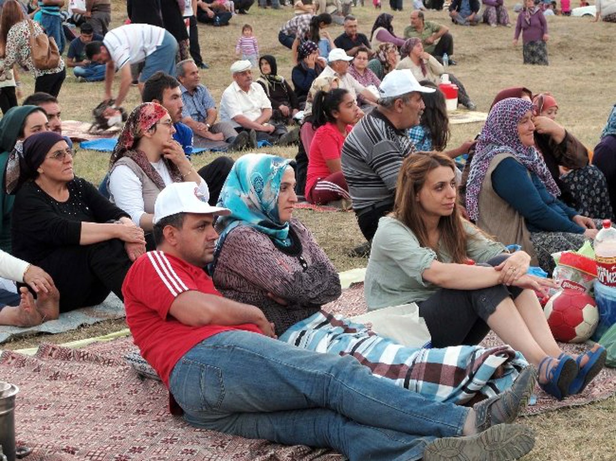\'Anam, Bacım, Avradım\' Yenişarbademli\'de Sahnelendi