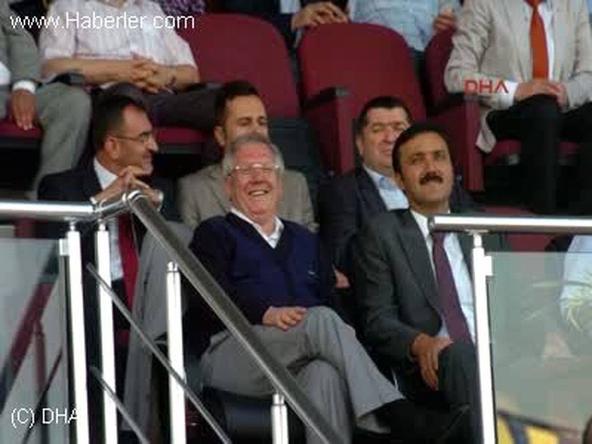 Aziz Yıldırım, Hazırlık Maçında Mahkeme Kararıyla Karşılaştı