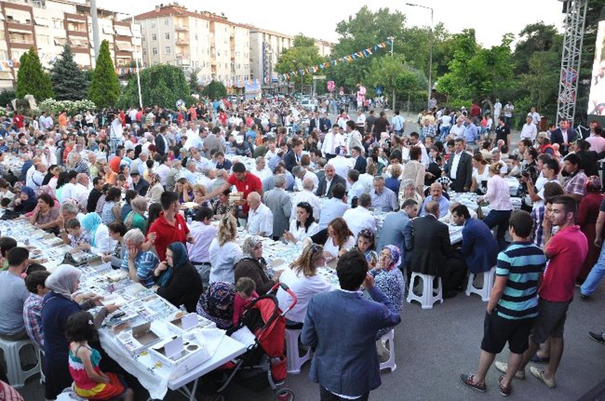 Bakan Müezzinoğlu, Kırklareli\'de İftara Katıldı