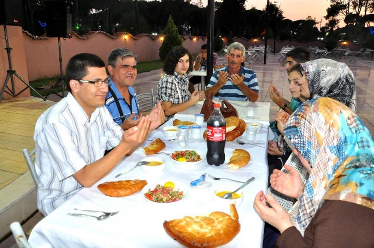 Başkan Alıcık, Personeliyle İftarda Bir Araya Geldi