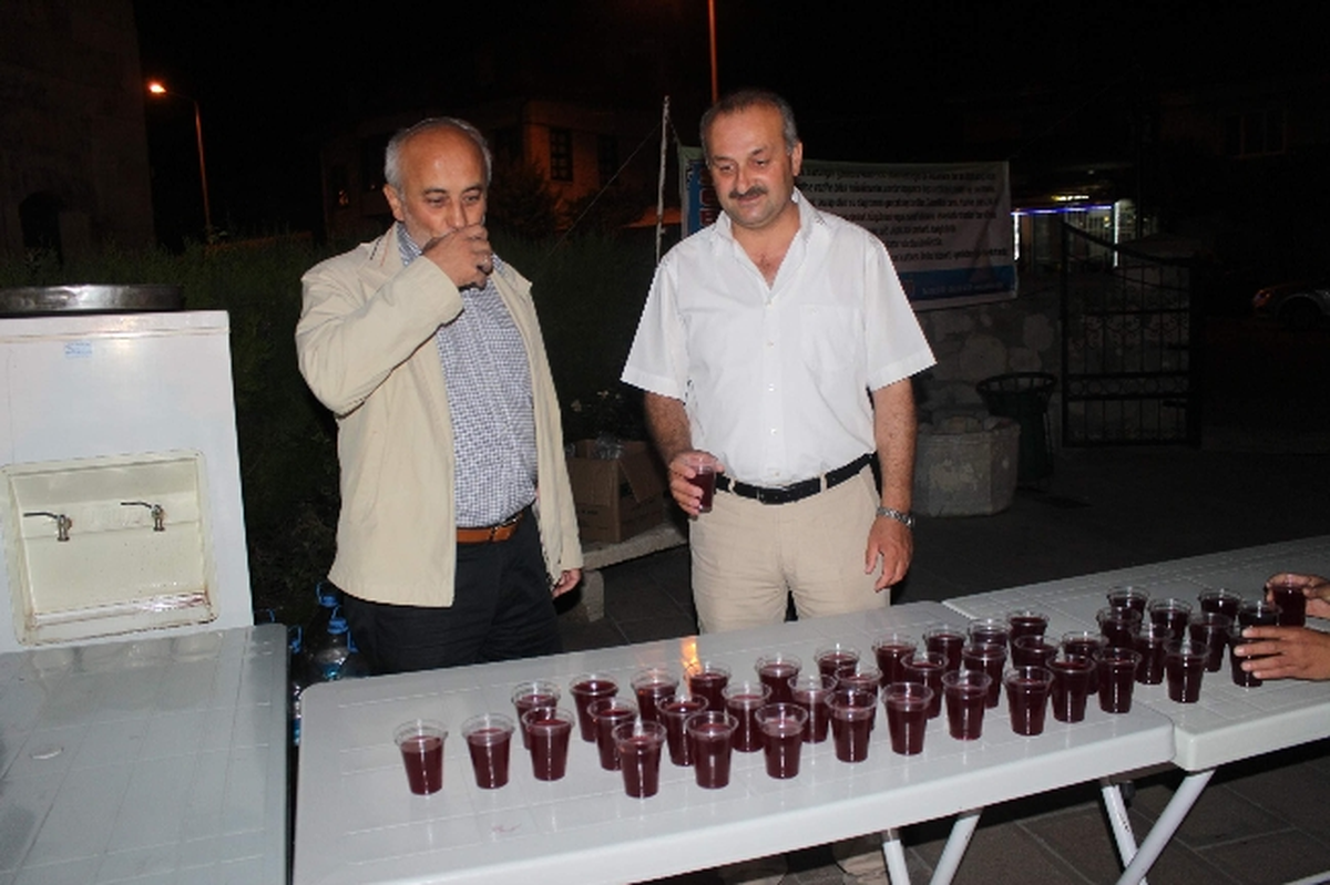 Teravih Namazı Sonrası Osmanlı Şerbeti İkramı