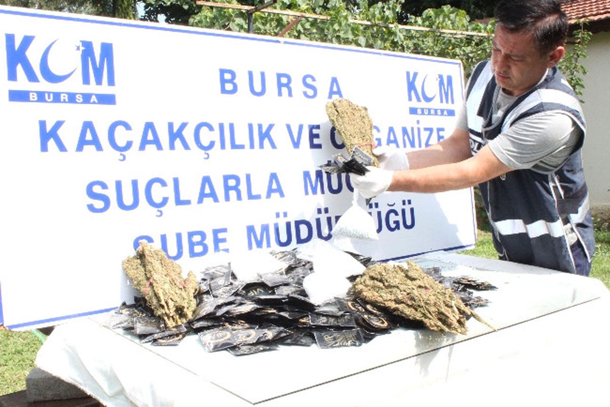 "Çantada Kekik Var" Dedi, Uyuşturucu Çıktı