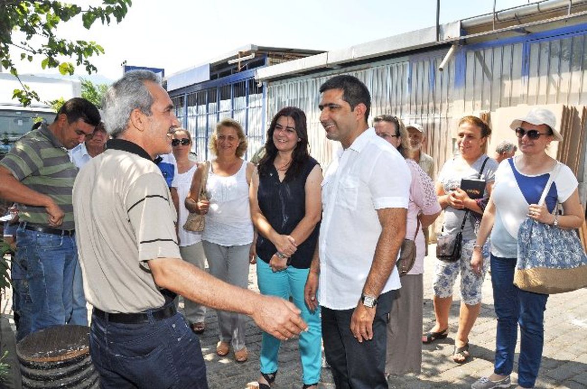 CHP Kuşadası Belediye Başkan Aday Adayı Av.ömer Günel Davautlar\'da Halkla Bir Araya Geldi