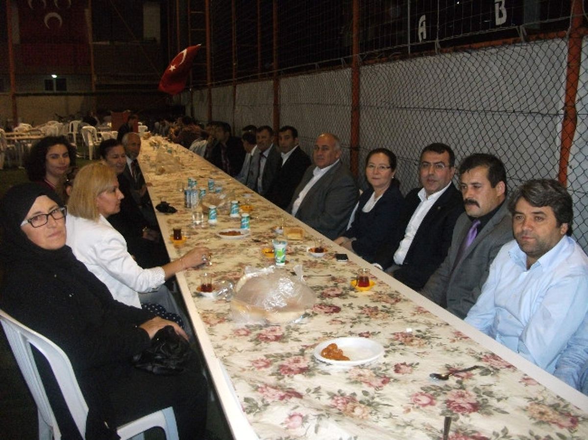 Çifteler\'de MHP\'den İftar Yemeği