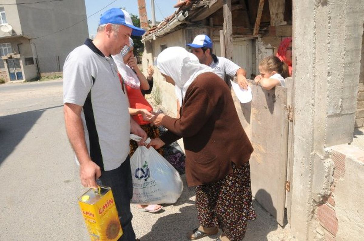 Çorlu Belediyesi\'nden 6.000 Aileye Erzak Yardımı