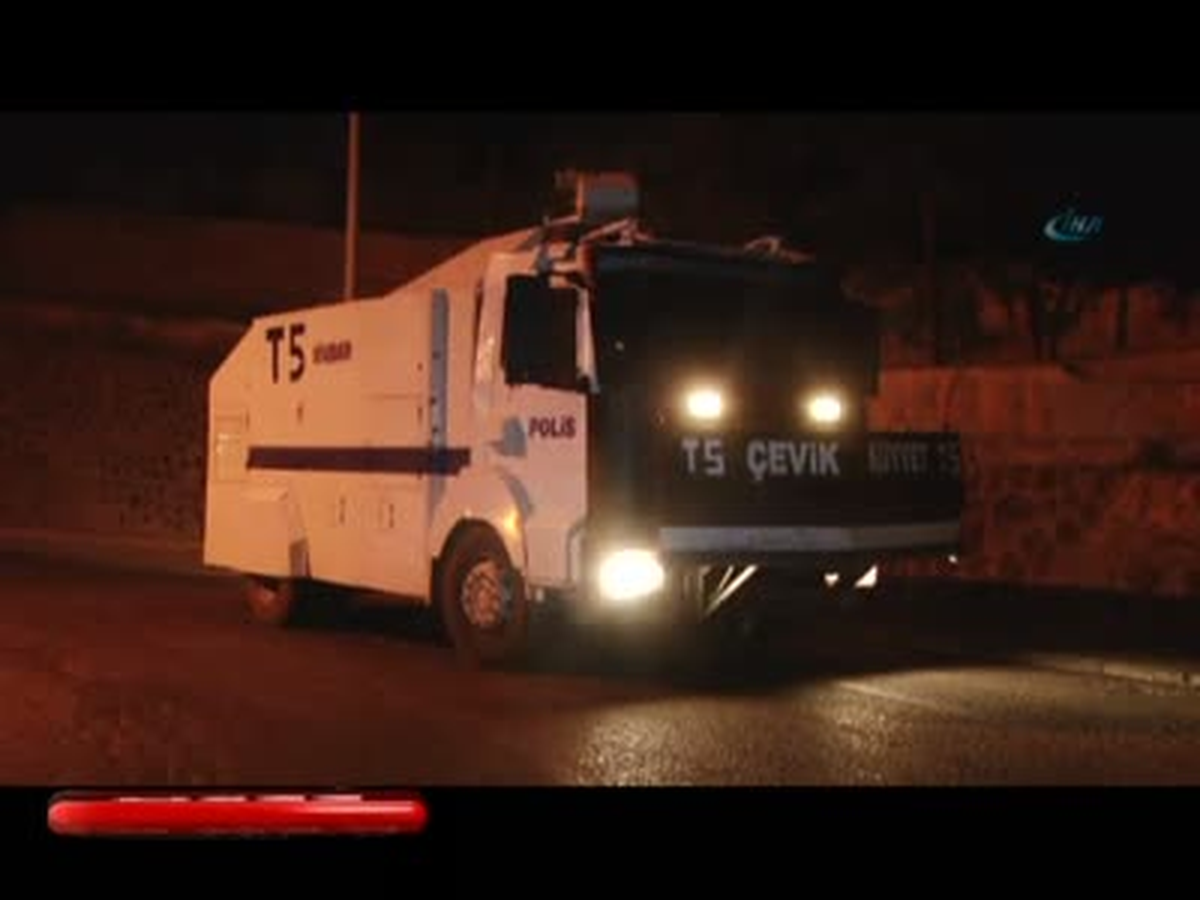 Diyarbakır\'da Polise Bombalı Saldırı