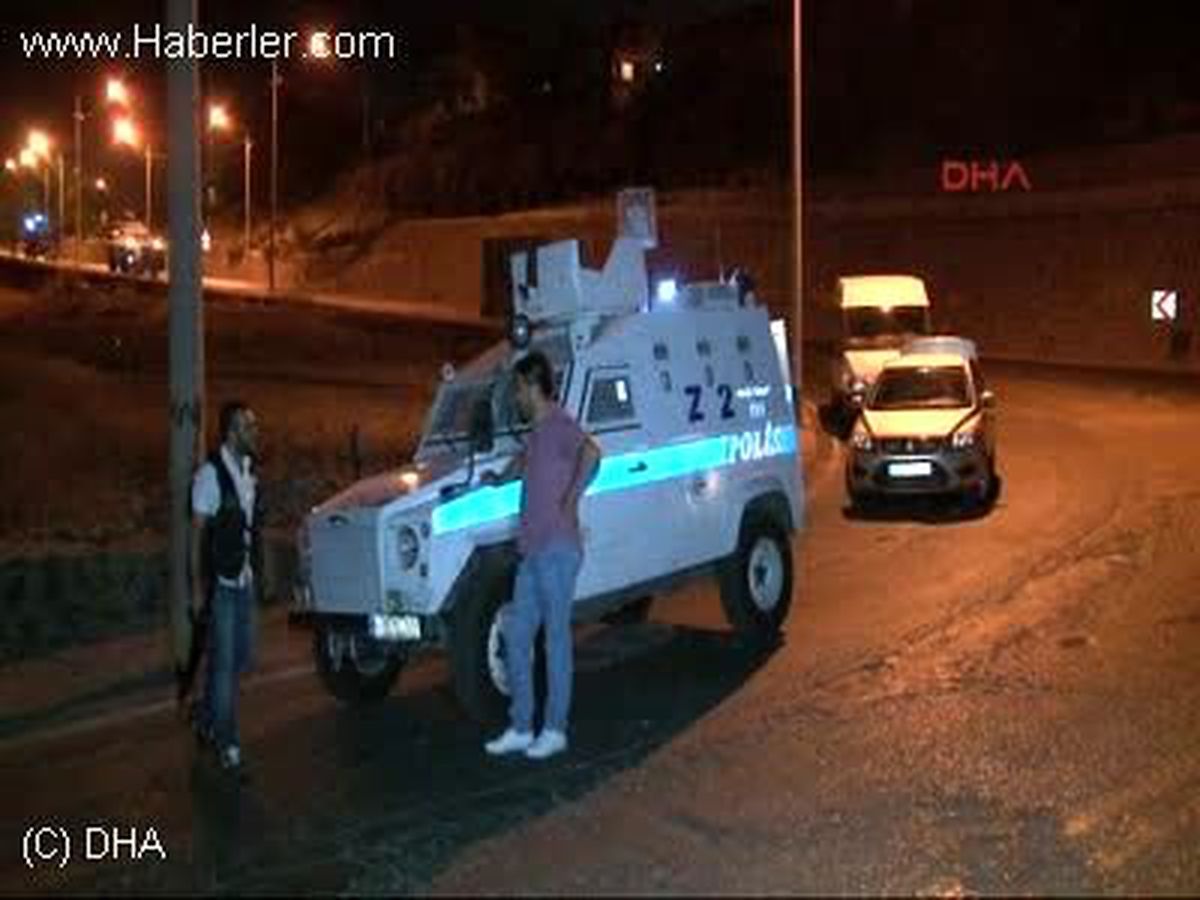 Diyarbakır\'da Kimliği Belirlenemeyen Grup Polise Ateş Açtı