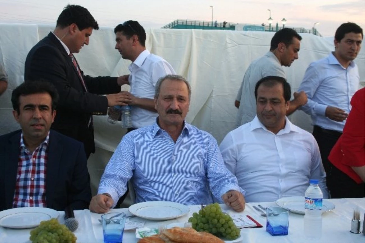 Ekonomi Bakanı Çağlayan, Tarsus\'ta İftar Yemeğine Katıldı