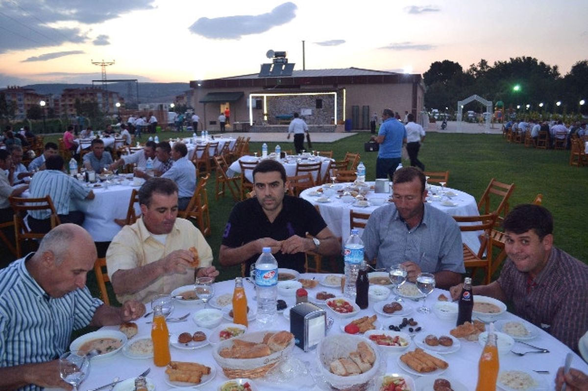 Emek Yem Bigadiç\'te İftar Düzenledi