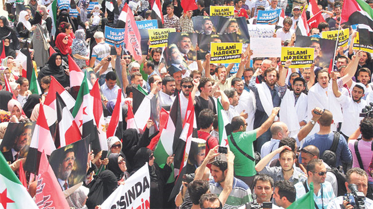 Fatih\'te Mursi\'ye Destek Eylemi Yapıldı