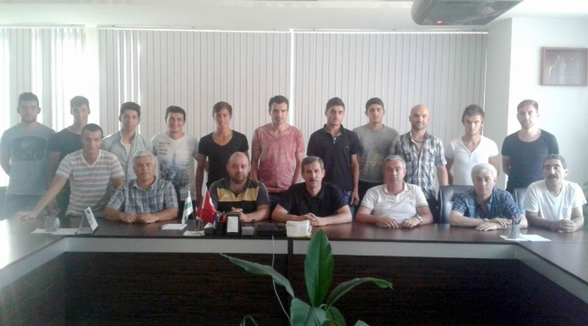 Gönen Belediyespor 12 Oyuncusuna İmza Attırdı