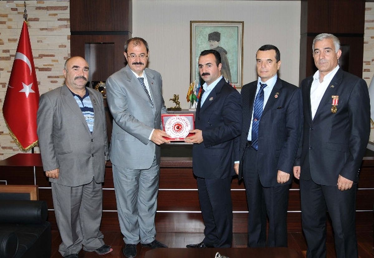 Gso Başkanı Konukoğlu\'na Anlamlı Plaket