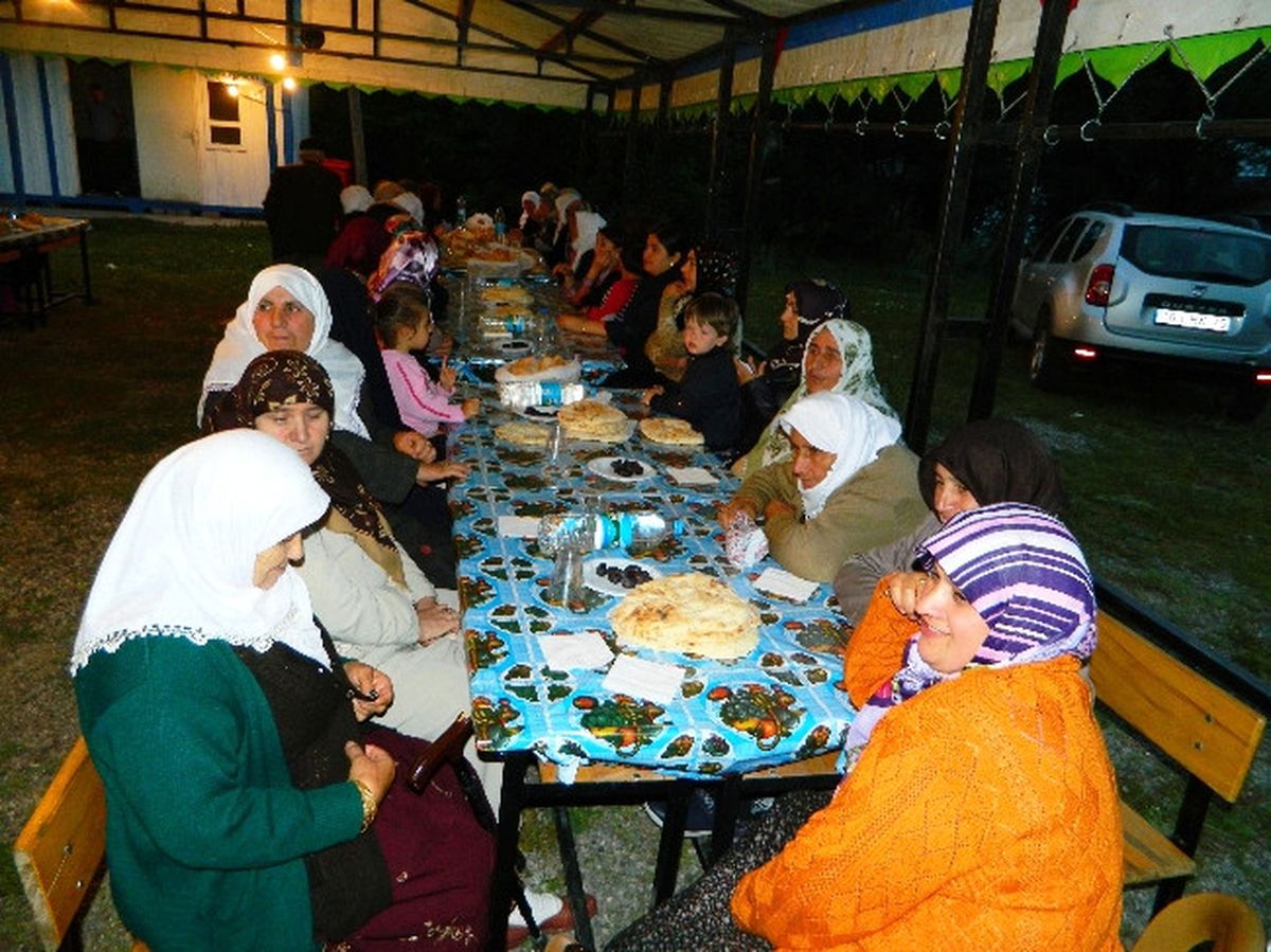 Gurbetçilerle Beraber İftar da Kucaklaştılar