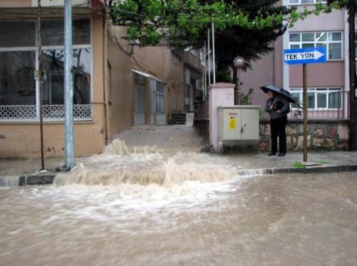 Hatay\'da Sel: Bölgeye Arama Kurtarma Ekipleri Gönderildi