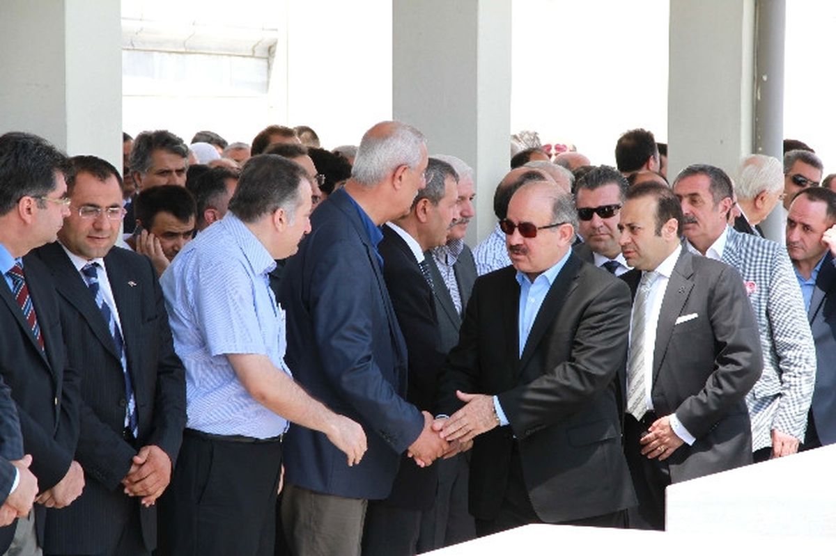 Hüseyin Çelik\'in Yeğeni Hatice Şekerci Son Yolculuğuna Uğurlandı